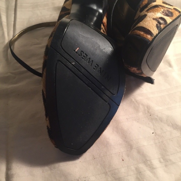 Nine West leopard pony hair heels w/ankle strap - Picture 5 of 6